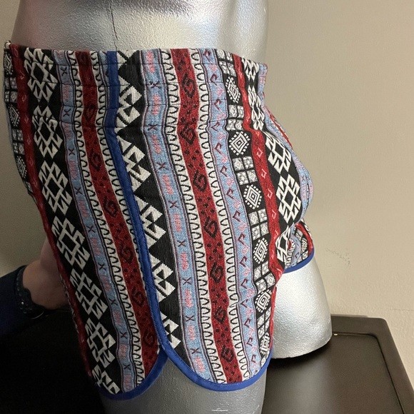 Wai Wear Booty Shorts - Picture 4 of 4